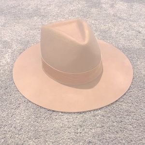 Never worn Benson Tri!